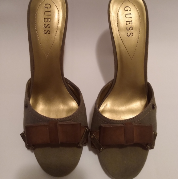 GUESS Army Green w/leather bow Heel - Picture 3 of 8